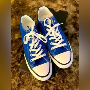 Converse Chuck Taylor - Low Tops. Brand New!!
